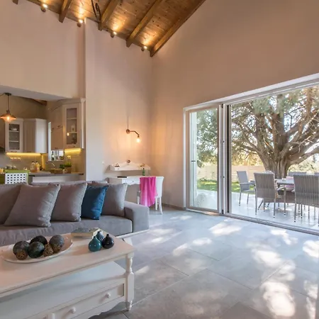Villa Astarte - Laalu Private With Pool Koukounaria